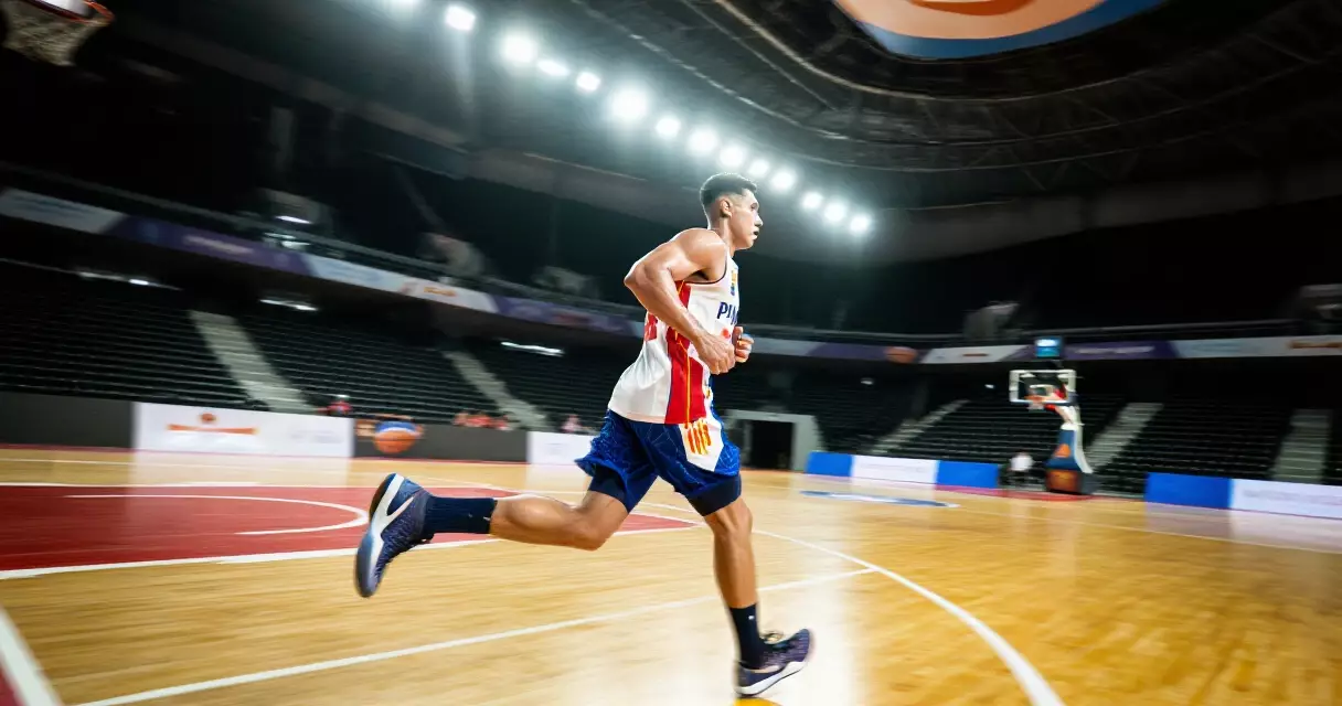 Fast PBA player in transition inside a basketball arena