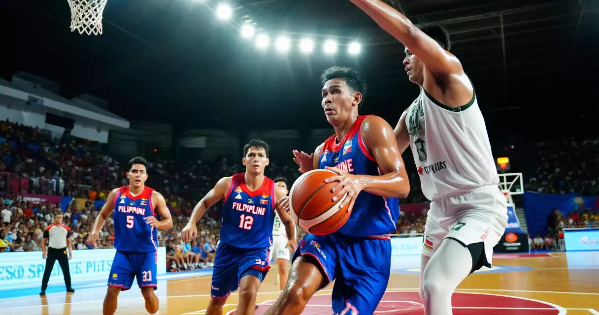 Mga manlalaro ng Gilas Pilipinas nagtatangkang manalo sa isang FIBA basketball game