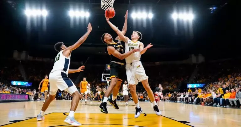 PBA vs UAAP: Alin ang Mas Magandang Panoorin Ngayon?