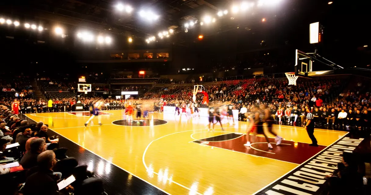 Punong basketball arena sa Game 1 ng 2026 PBA Commissioners Cup Finals