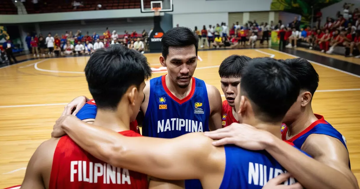 Mga manlalaro ng Gilas Pilipinas sa team huddle bago ang laro